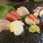魚屋ひでぞう - お造り6種盛り(マグロ､カンパチ､鯛､金目､鯵､蛸)です。