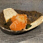 魚屋ひでぞう - 5品目『サーモンといくら』の小鉢です。