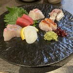 魚屋ひでぞう - 1品目『お造り(6種盛り)』です。