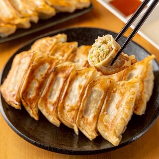 オーダー必須!!とっつぁん自慢の逸品【肉汁餃子】