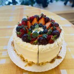 cafe The Plant Room - ベリーベリーショートケーキ　ふっくらしたスポンジ生地に生クリームとたくさんのいちごをつかっています。