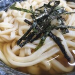 水沢手打ちうどん 三升屋 - 海苔仕上げ、
麺は優しめの食感。