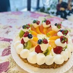 cafe The Plant Room - 季節のフルーツタルト　旬のフルーツをたっぷりのせた豪華なタルトです。