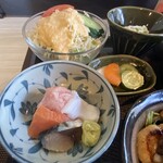 むさしや - 刺身とサラダとお新香