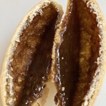 中山製菓舗 - 中空で 黒糖の甘苦い餡が入ってます