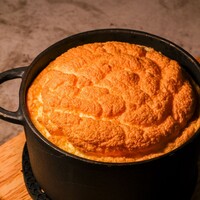 海老とアメリケーヌのスフレオムレツココット飯
