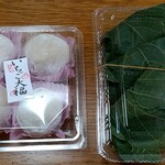 中村製菓 - いちご大福（左）