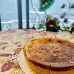 cafe The Plant Room - ベイクドチーズケーキ　濃厚なクリームチーズとレモンの爽やかなケーキです。
