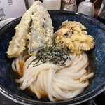 饂飩とお酒 からほり きぬ川 - ぶっかけうどん(野菜天のせ)