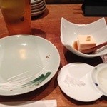 お通しの胡麻豆腐