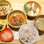 和ごはんとカフェ チャワン - 料理写真:選べる3種の惣菜和膳(税込1814円)