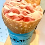 ペンギンクレープ - さっぱり苺と甘ーい生クリの相性◎