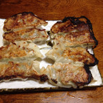 紀八 - 焼き餃子。これ美味しいんだよねー！