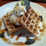 カフェ・レスト・バー・ドドド - ワッフル（ランチとは別の機会に頂きました）