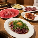 炭火焼肉ホルモン まるは - 