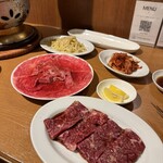 炭火焼肉ホルモン まるは - 