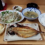 定食セット 200円 + 野菜炒め 180円 + あじの開き焼 200円 + ポテトサラダ 100円