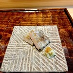 鮨 三心 - ②太刀魚の燻製炙り
      　昆布出汁で伸ばした山山葵とともに