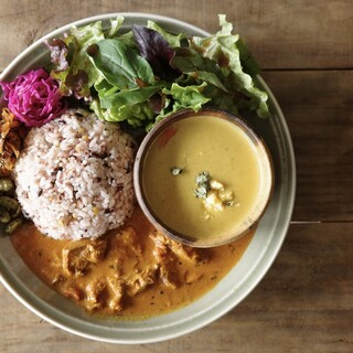 【ガレージ】カレーや日替わりデザート、ふらっとカフェ利用に◎