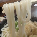 人力うどん - 独自の手延べ製法の麺　やわやわなのにモッチリ感とのどごしの良さ