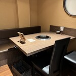 焼肉と炊きたて米 肉日和 - 内観