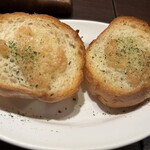 ちょい飲み酒場 イケバル - ガーリックバゲット 165円