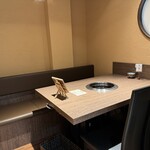 焼肉と炊きたて米 肉日和 - 内観