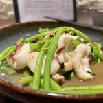 Modern Thai CIEL - タコと空芯菜の炒め物