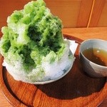 赤福 - 温かいお茶が出てくるところも一緒ですね。