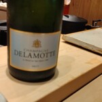 すしやのたい悟 - シャンパーニュDELAMOTTEは酒屋さん売りで￥７０００位、店売りは￥１４０００
