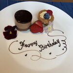 The Grill on 30th - 孫のバースデープレートをサービスで用意してくれました