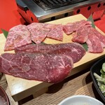 生ハラミと肉刺し 金肉屋 - 