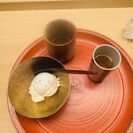 髙橋 謙太郎 - 焼きパイナップルと豆乳のアイス。日本茶の烏龍茶