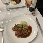 ル・クロ・モンマルトル - 豚フィレ肉のロースト セップ茸とマッシュルームのソース 様