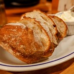 プルピエ - 自家製チャバタと合わせバター