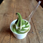 豆腐庵山中 - おとうふソフト(抹茶トッピング)