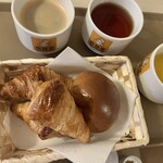 ファミリーロッジ旅籠屋 - 朝食は無料のパンと珈琲
