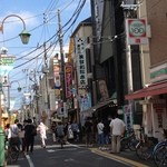 キッチン南海 - 2014, Aug　クソあっつい平日の14時過ぎにこんなとこによく並ぶねぇ、酔狂ってのはこの事だね。