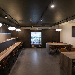 Our Japanese modern-style restaurant is conveniently located near the station and can accommodate reservations for up to 12 guests. We also offer a multilingual menu!