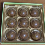 リンツ ショコラ ブティック - 料理写真:ドバイスタイルチョコレート　プラリネ