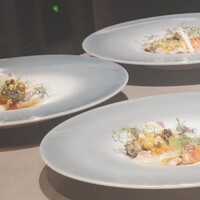 神戸牛炉釜ステーキ GINZA KOKO炉 - ・シーフード盛り合わせ
                　北海道産生うに/キャビア/オマール海老
                　鮑/帆立と煮穴子の炙り/いくら/豆腐ムース
                　オマールコンソメゼリー