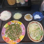 木子亭 - サラダが増えた！と思ったら冷奴が減ってた（ ;  ; ）