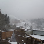 湯宿小国のオーベルジュ わいた館 - 展望樽ん湯から涌蓋山裾