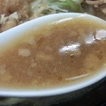 自家製太麺 ドカ盛 マッチョ 難波千日前店 - スープ