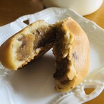 柳月 - 生地はしっとり、餡はねっとり柔らかラムレーズン香り強い