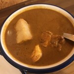 早稲田メーヤウ - 「インド風チキンカリー」（中盛り350g、1,200圓）のチキンカリー。