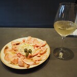 MONDAY VIBES COFFEE - 自家製ローストポーク トンナートソース ＆ 白ワイン（リースリング）