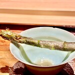 炎水 - 素麺を食べ終わるとアスパラ穂先の炙り！　瑞々しく美味しい♫