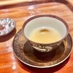 炎水 - 先ずは献立に無い、その日に使用した食材の骨や切れ端を無駄にせず作った白味噌の汁。蕗のとうの葉を浮かせています。沁みますなぁ