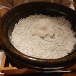 東山 吉寿 - しらす御飯の上には,大根おろし♪